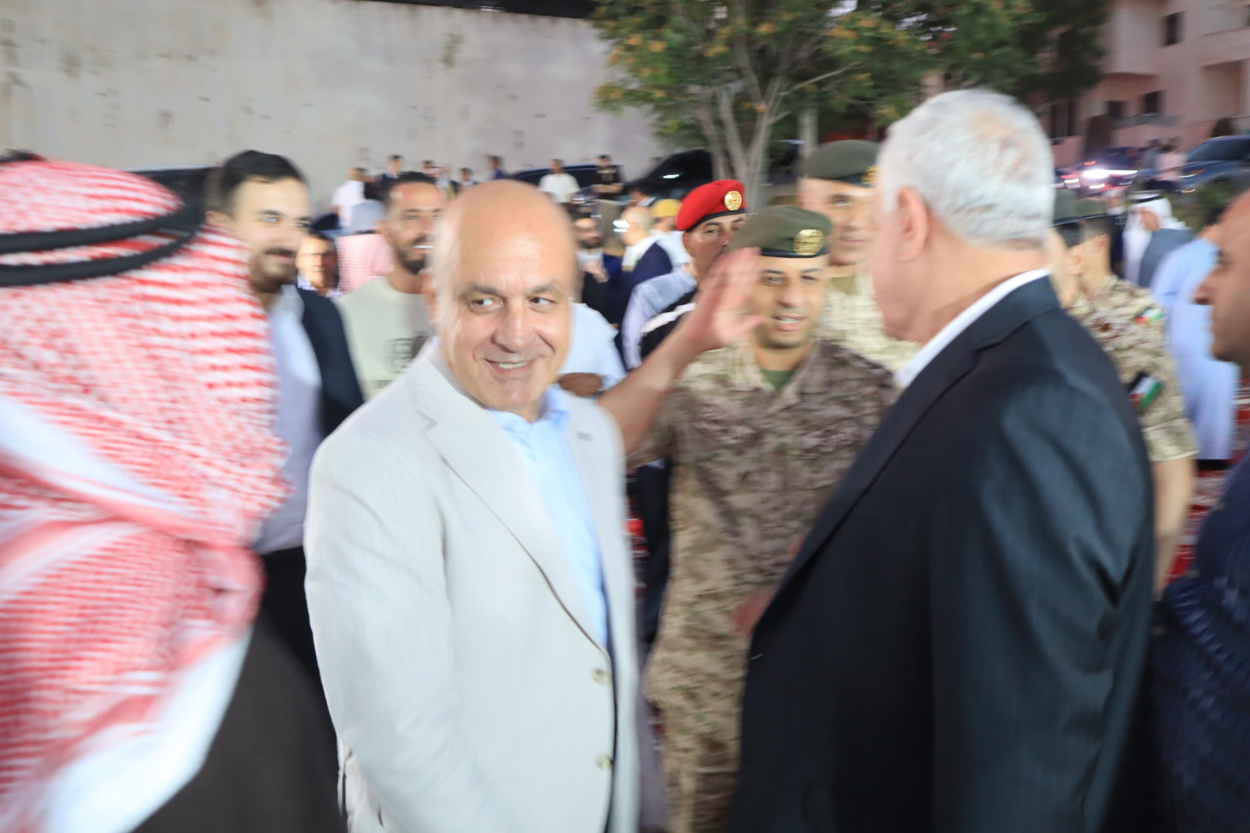 الحنيطي يستقبل التهاني بمناسبة ترفيعه إلى رتبة فريق .. (صور )