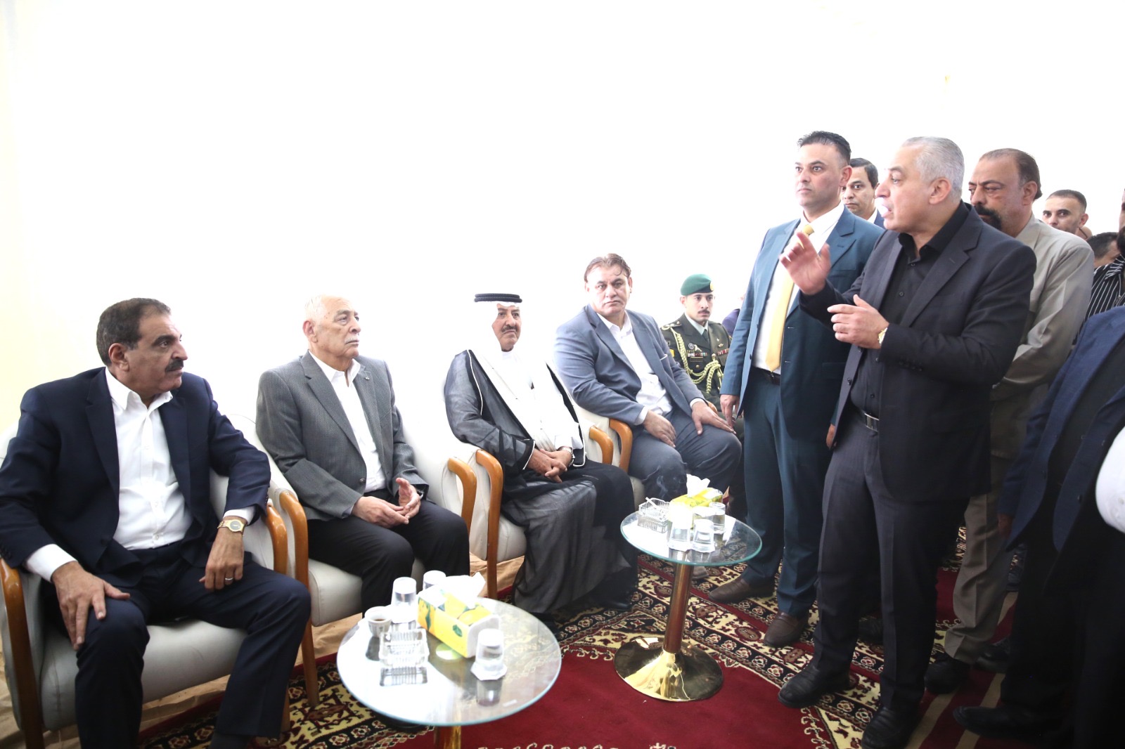 مندوبا عن الملك وولي العهد... العيسوي يعزي عشائر عباد والمومني والعدوان والظهراوي