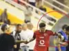 عموتة يعتدي على لاعب الأهلي المصري - فيديو