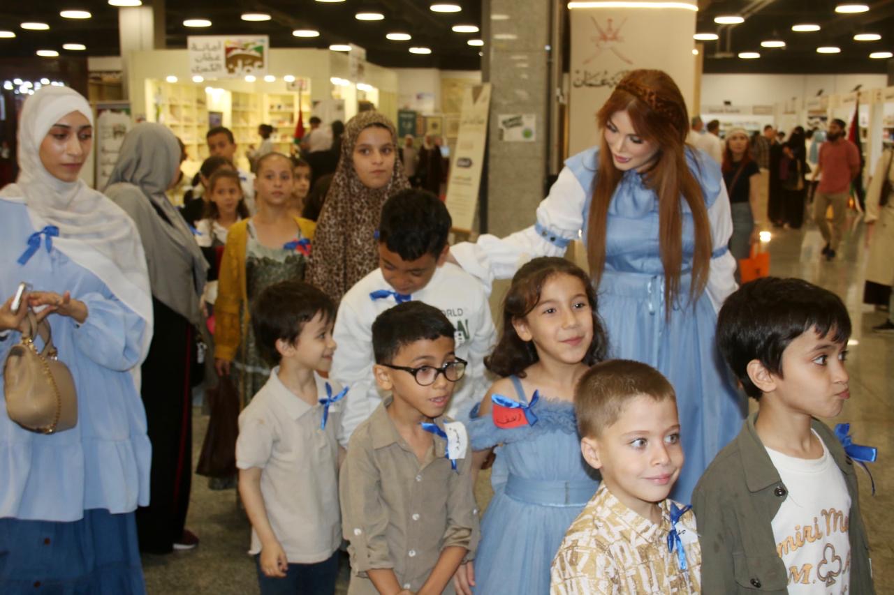 الدكتورة سارة طالب السهيل تحتفي بأدب الطفل وتوقع مجموعتها القصصية في معرض عمان الدولي للكتاب..( صور )
