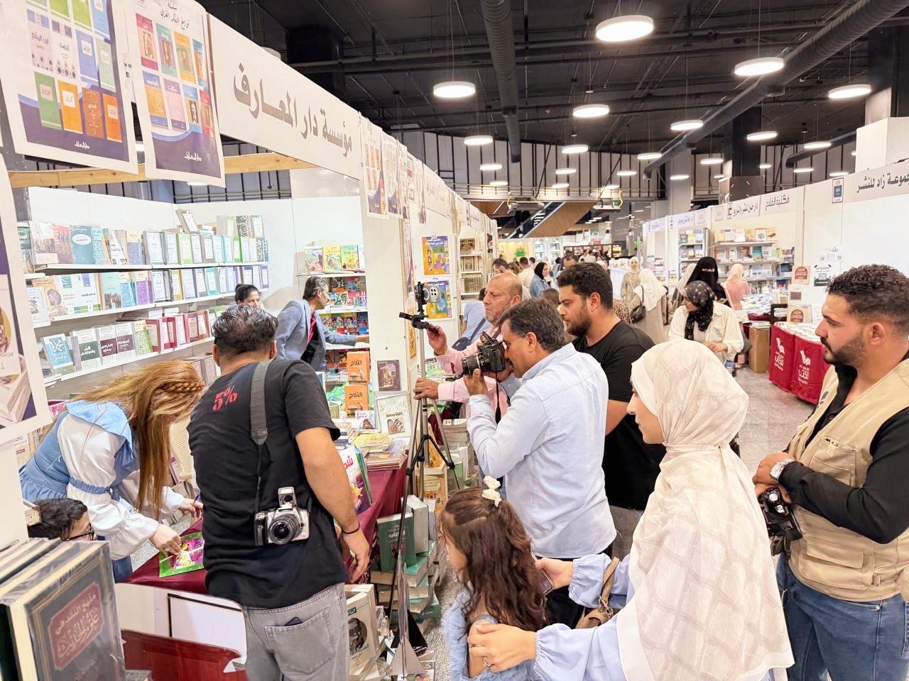 الدكتورة سارة طالب السهيل تحتفي بأدب الطفل وتوقع مجموعتها القصصية في معرض عمان الدولي للكتاب..( صور )