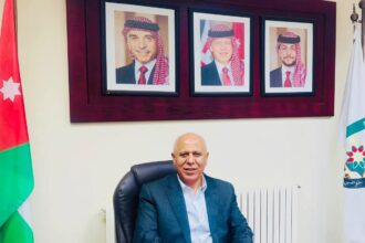 خليل قطيشات يهنئ الدكتور رائد كناكرية