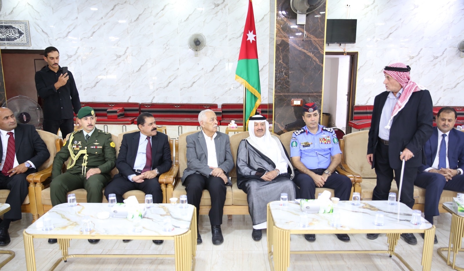 صورة حول : مندوبا عن الملك وولي العهد... العيسوي يعزي عشائر عباد والمومني والعدوان والظهراوي مندوبا عن الملك وولي العهد... العيسوي يعزي عشائر عباد والمومني والعدوان والظهراوي