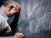 خمسة شبان ووالدهم.. الاعتداء على معلم داخل مدرسة وادخاله للمستشفى في الرمثا