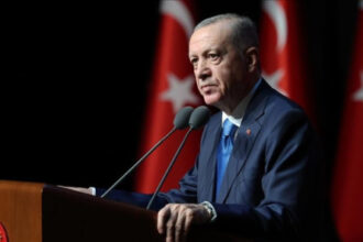 أردوغان يستعد لولاية جديدة.. مستشاره يكشف موعد انتخابات 2028