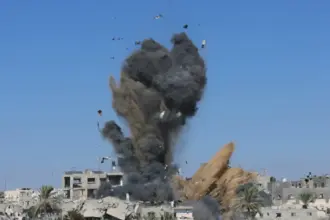 شهيدان وإصابات في غزة.. وإسرائيل تعلن اغتيال قياديين في القسام