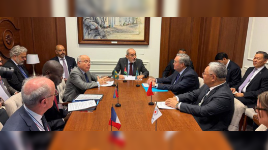 صورة حول : الصفدي يترأس اجتماعًا حول تجديد الالتزام بالقانون الدولي الإنساني في نيويورك الصفدي يترأس اجتماعًا حول تجديد الالتزام بالقانون الدولي الإنساني في نيويورك
