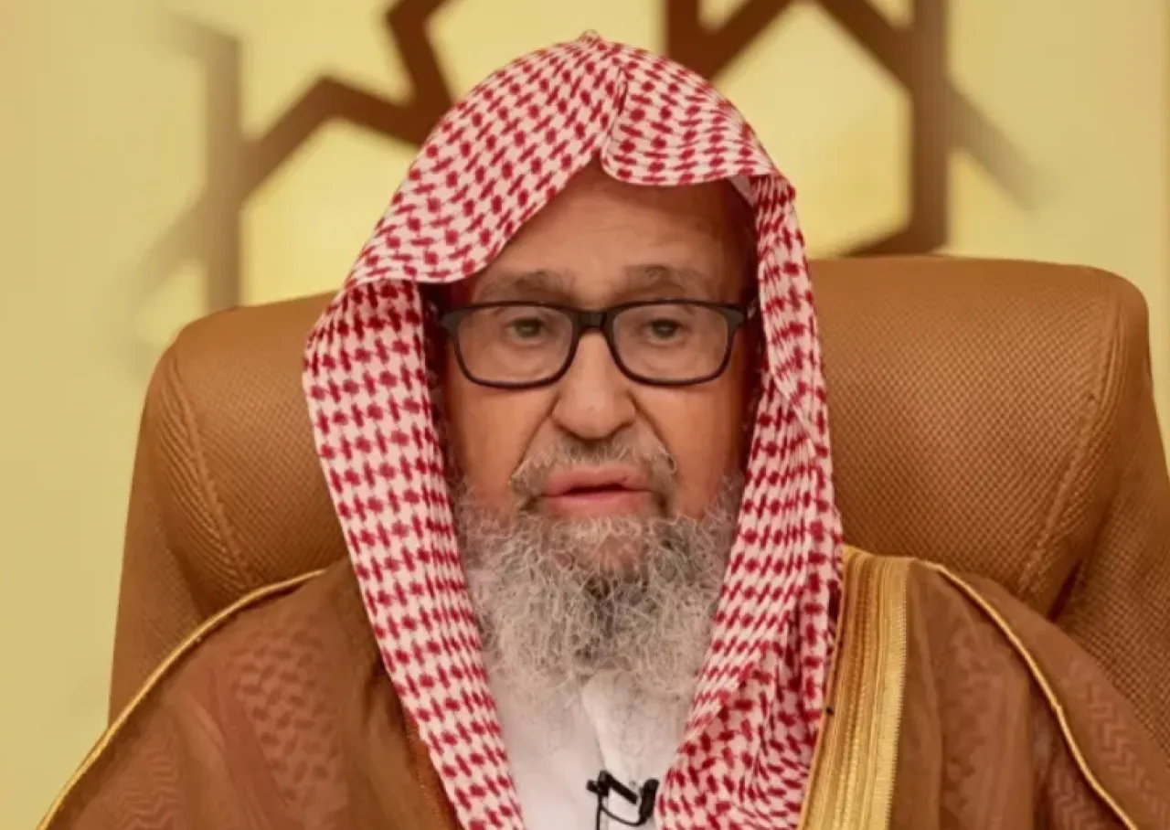 مفتي السعودية يصف الحوثيين بـ«عصابة الشر» ويدعو قوات التحالف للوقوف صفًا واحدًا