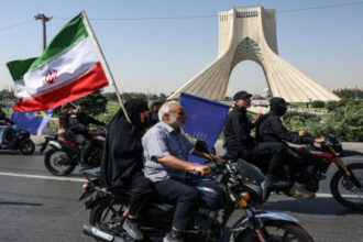 طهران: مستعدون لمواجهة هجوم أميركي جديد.. وإعادة فتح هرمز مشروطة