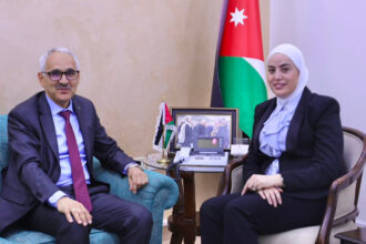 بني مصطفى تبحث مع السفير الجزائري تعزيز التعاون في المجالات الاجتماعية والتنموية