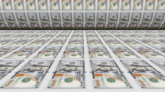 الدولار قرب أعلى مستوياته أمام اليورو.. ومكاسب 2.5% خلال أيلول