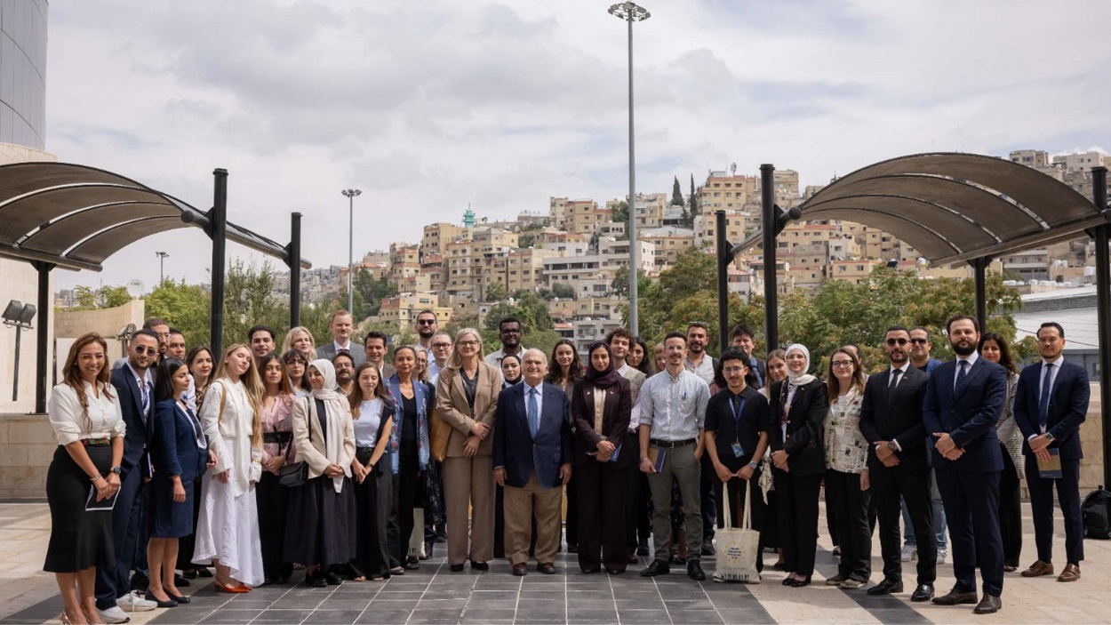 صورة حول : الأمير الحسن يدعو لرؤية إقليمية تربط الإنسان بالموارد والتنمية والأمن الأمير الحسن يدعو لرؤية إقليمية تربط الإنسان بالموارد والتنمية والأمن