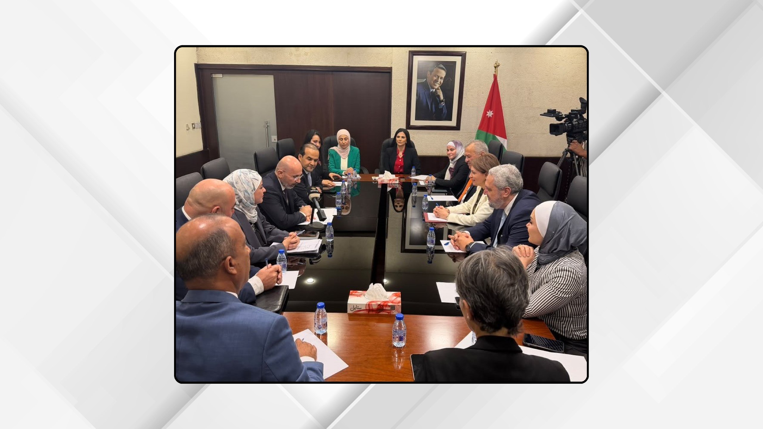 صورة حول : البلبيسي تطلع على تقييم الثقافة المؤسسية بالإذاعة البلبيسي تطلع على تقييم الثقافة المؤسسية بالإذاعة