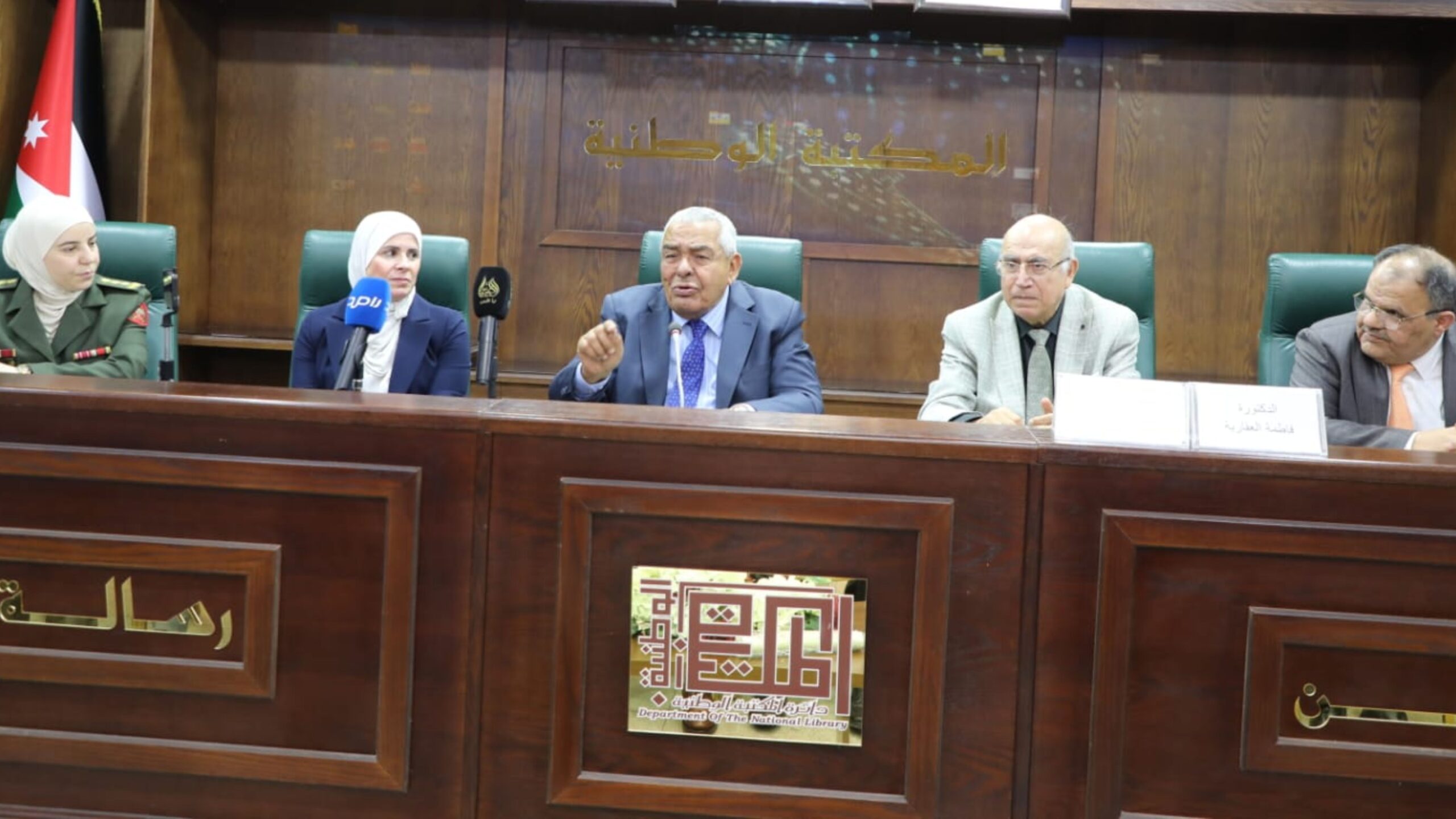 صورة حول : إشهار كتاب يوثق الهوية الوطنية الأردنية إشهار كتاب يوثق الهوية الوطنية الأردنية