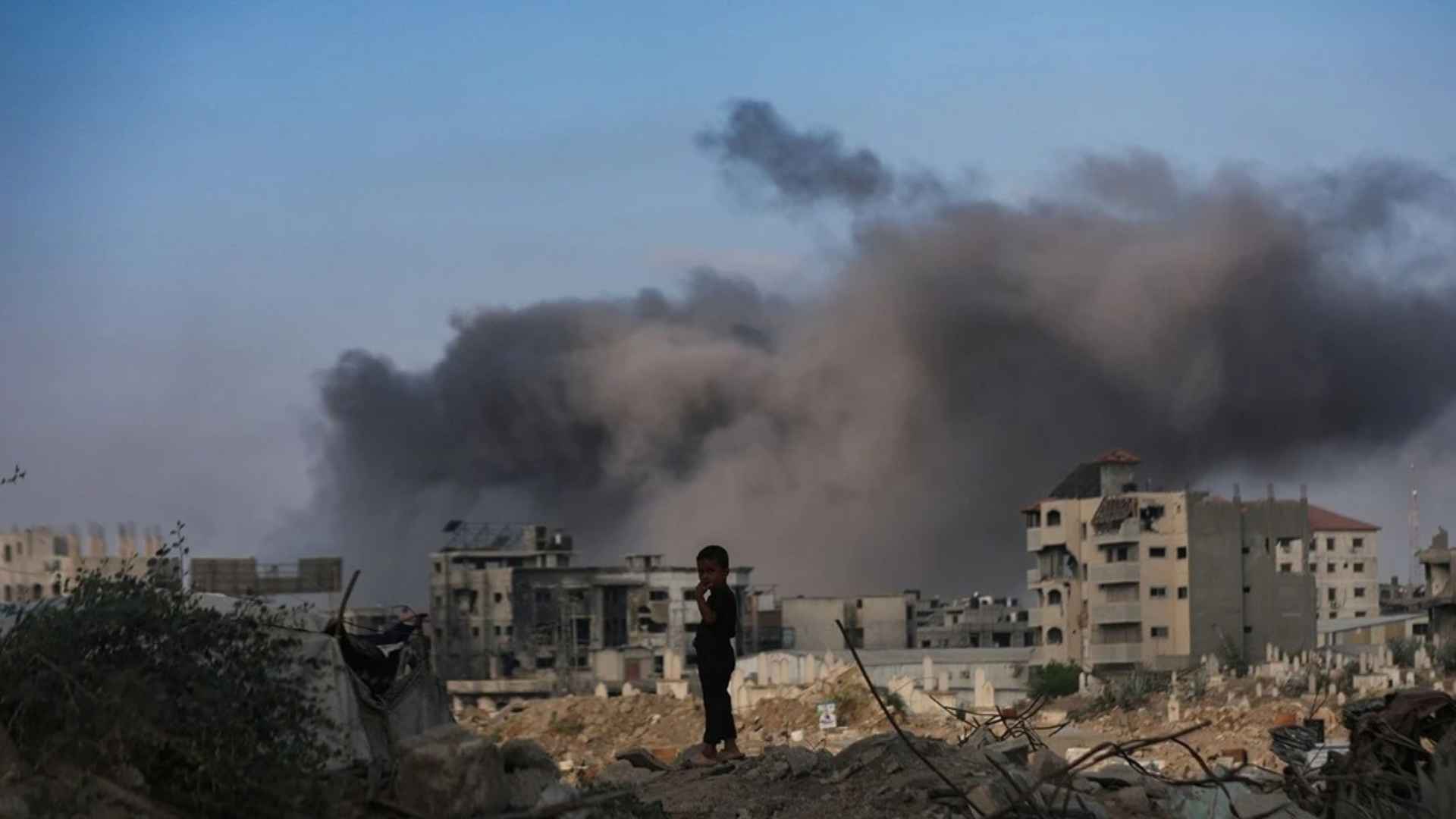 صورة حول : استشهاد فلسطيني وإصابة طفلة بجراح في قصف إسرائيلي على غزة استشهاد فلسطيني وإصابة طفلة بجراح في قصف إسرائيلي على غزة