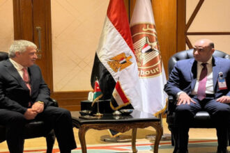 وزير العمل يبحث مع نظيره المصري ملف العمالة في الأردن