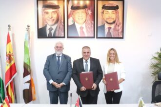 أمانة عمان وبلدية برشلونة توقعان مذكرة تفاهم لتعزيز التعاون