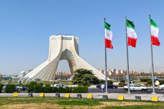 رضائي: إيران تبلغ الوسطاء شروط استئناف مفاوضات الحرب