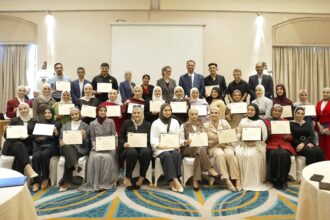 تخريج طلبة برنامج لتطوير مهارات الإنجليزية في البترا والعقبة