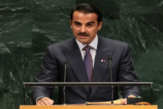 أمير قطر يدعو لحل أزمات المنطقة دبلوماسيا