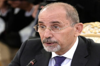 الصفدي: أطفال فلسطين رهائن في الضفة وغزة