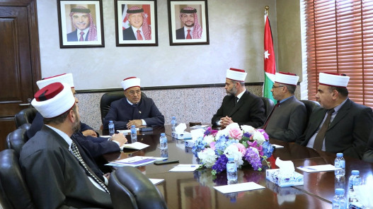 صورة حول : قاضي القضاة يؤكد أهمية مواصلة تطوير العمل في المحاكم الشرعية قاضي القضاة يؤكد أهمية مواصلة تطوير العمل في المحاكم الشرعية