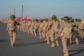 العليمي يدعو اليمنيين للنفير الوطني والالتفاف حول القوات المسلحة