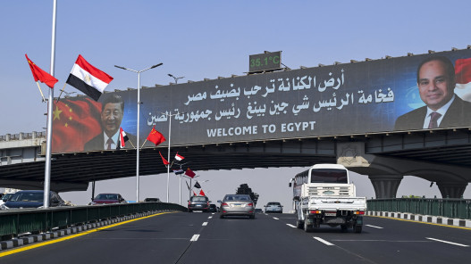 السيسي يستقبل شي جين بينغ في القاهرة لتعزيز الشراكة الاستراتيجية والتعاون الثنائي