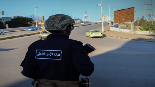 صورة حول : إصابة 10 من عناصر الأمن السوري في اشتباكات مع مجموعات مسلحة بالسويداء إصابة 10 من عناصر الأمن السوري في اشتباكات مع مجموعات مسلحة بالسويداء