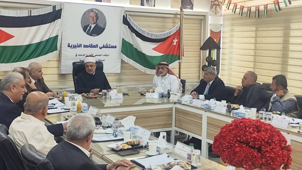 صورة حول : الخلايلة يتفقد مستشفى المقاصد الخيرية ويبحث احتياجاته وتحديات العمل الخلايلة يتفقد مستشفى المقاصد الخيرية ويبحث احتياجاته وتحديات العمل