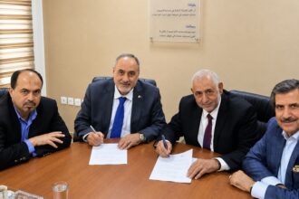 عقد جماعي يرفع أجور العاملين في شركة الإسمنت العربية ويعزز الاستقرار الوظيفي