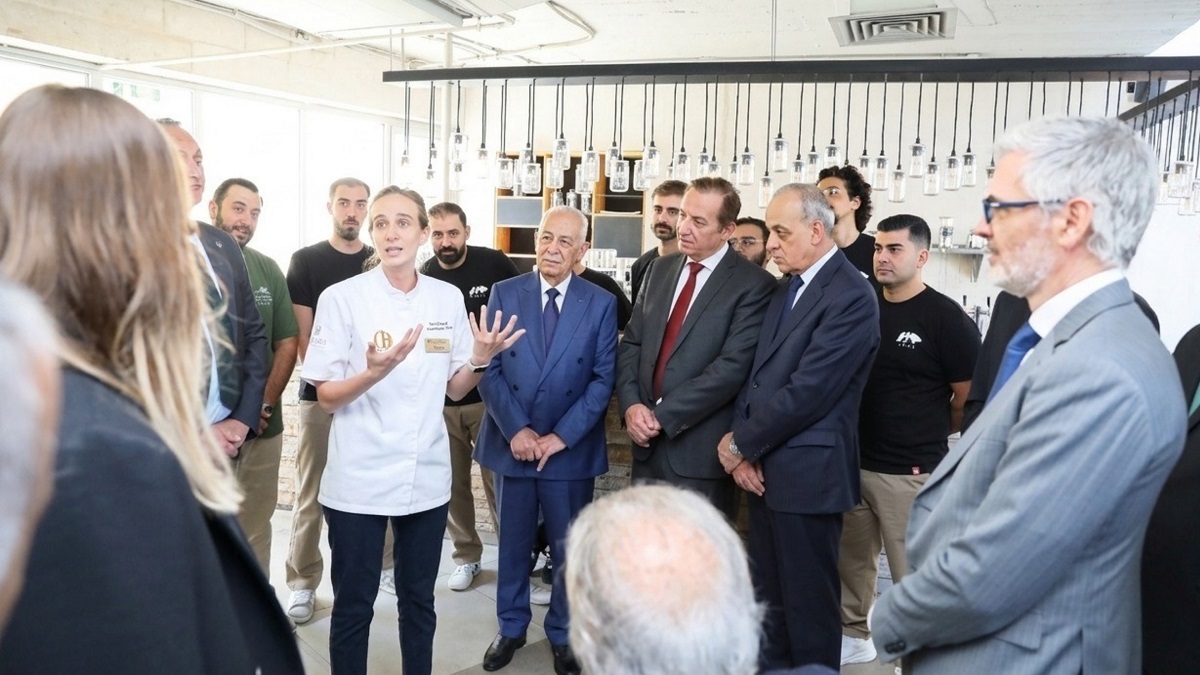 صورة حول : العيسوي يرعى إعادة افتتاح “بيت البرية” في جبل عمّان العيسوي يرعى إعادة افتتاح “بيت البرية” في جبل عمّان