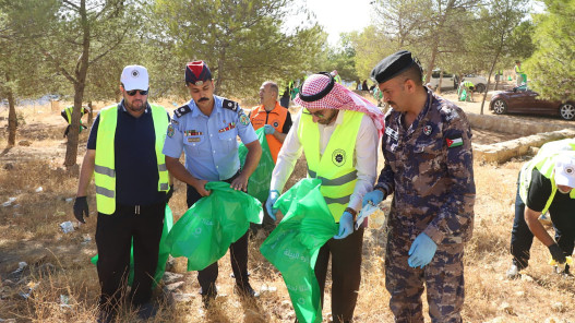 صورة حول : الأوقاف تنفذ حملة نظافة في محمية ضانا الأوقاف تنفذ حملة نظافة في محمية ضانا