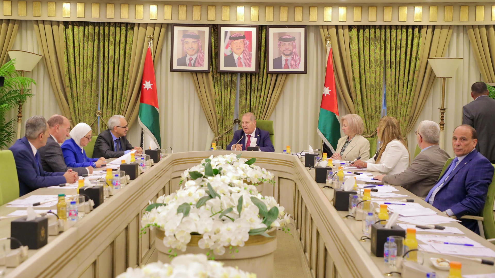 لجنة في الأعيان تلتقي السفير الجزائري