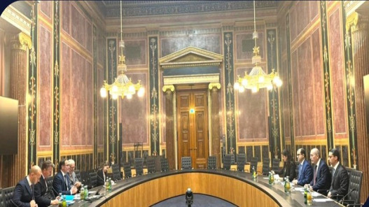 صورة حول : الصفدي يلتقي لجنتي الشؤون الخارجية والدفاع في البرلمان النمساوي بفيينا الصفدي يلتقي لجنتي الشؤون الخارجية والدفاع في البرلمان النمساوي بفيينا