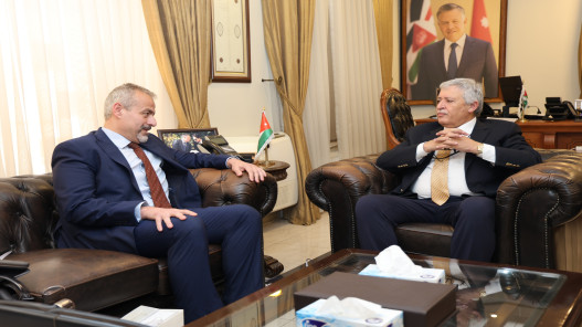 صورة حول : القطامين والسفير المصري يبحثان أوضاع العمالة المصرية في الأردن القطامين والسفير المصري يبحثان أوضاع العمالة المصرية في الأردن