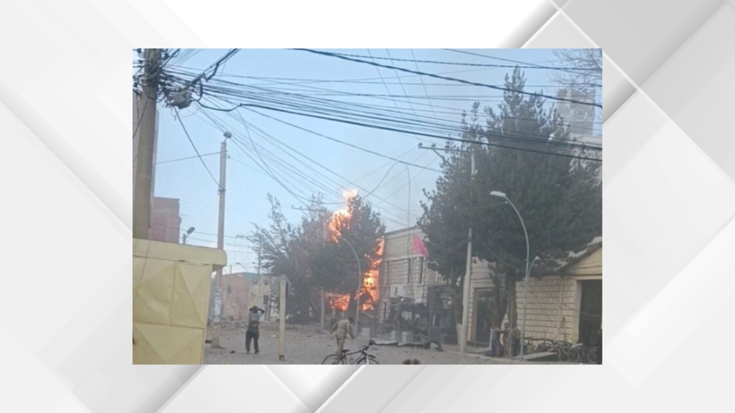 صورة حول : انفجار في ثكنة عسكرية قرب لاباز يقتل 10 ويصيب أكثر من 60 انفجار في ثكنة عسكرية قرب لاباز يقتل 10 ويصيب أكثر من 60