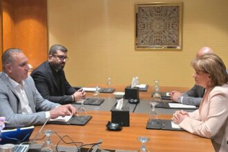 وزير البيئة يبحث مع نظيرته العراقية تعزيز التعاون