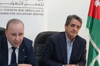 «الشباب» و«الشؤون الفلسطينية» تبحثان مشاركة أبناء المخيمات بجائزة الحسين