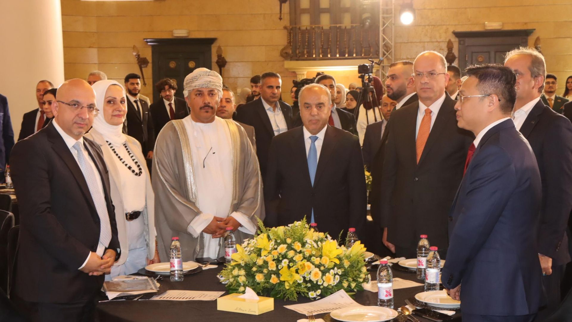صورة حول : "التربية" تكرّم الطلبة الوافدين الأوائل خريجي مؤسسات التعليم العالي "التربية" تكرّم الطلبة الوافدين الأوائل خريجي مؤسسات التعليم العالي
