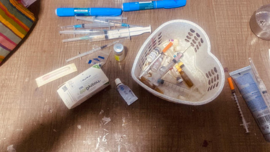صورة حول : الغذاء والدواء تضبط عيادة تجميل غير مرخصة داخل نادٍ رياضي في عمّان الغذاء والدواء تضبط عيادة تجميل غير مرخصة داخل نادٍ رياضي في عمّان