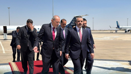 صورة حول : الصفدي يبدأ زيارته إلى سوريا.. مباحثات موسعة مع الشيباني في دمشق الصفدي يبدأ زيارته إلى سوريا.. مباحثات موسعة مع الشيباني في دمشق