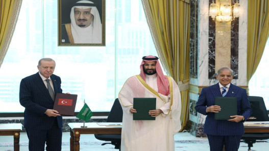صورة حول : هجمات الحوثيين تختبر اتفاق مكة.. باكستان: سنتحرك عندما يحين الوقت هجمات الحوثيين تختبر اتفاق مكة.. باكستان: سنتحرك عندما يحين الوقت