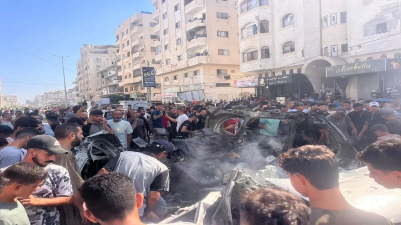 صورة حول : شهيدان وإصابات بقصف الاحتلال مركبة في تل الهوا جنوب غرب غزة شهيدان وإصابات بقصف الاحتلال مركبة في تل الهوا جنوب غرب غزة