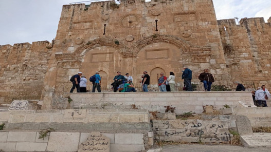 صورة حول : محافظة القدس تحذر من مخطط لفرض طقوس يهودية متكررة قرب باب الرحمة محافظة القدس تحذر من مخطط لفرض طقوس يهودية متكررة قرب باب الرحمة