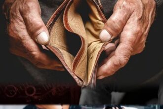 راتب يتآكل وفواتير تتكاثر.. تدفع إن تزوجت وإن طلقت وحتى القبر له ثمن.. كم يدفع الأردني ليبقى على قيد الحياة؟