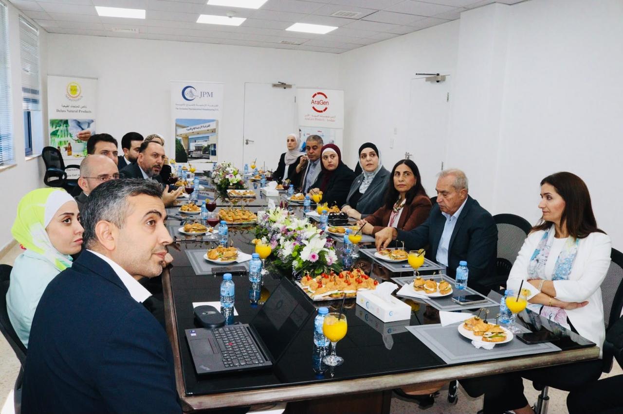 عبيدات تطلع على توسع وتحديث خطوط الإنتاج في أحد مصانع الأدوية