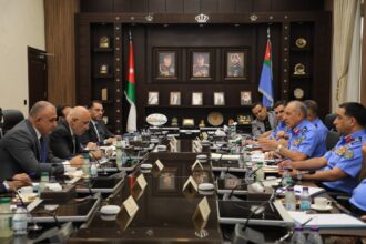 اللواء المعايطة يلتقي رئيس مجلس مفوضي الهيئة المستقلة للانتخاب ويبحثان تطوير التعاون المؤسسي والتنسيق المشترك
