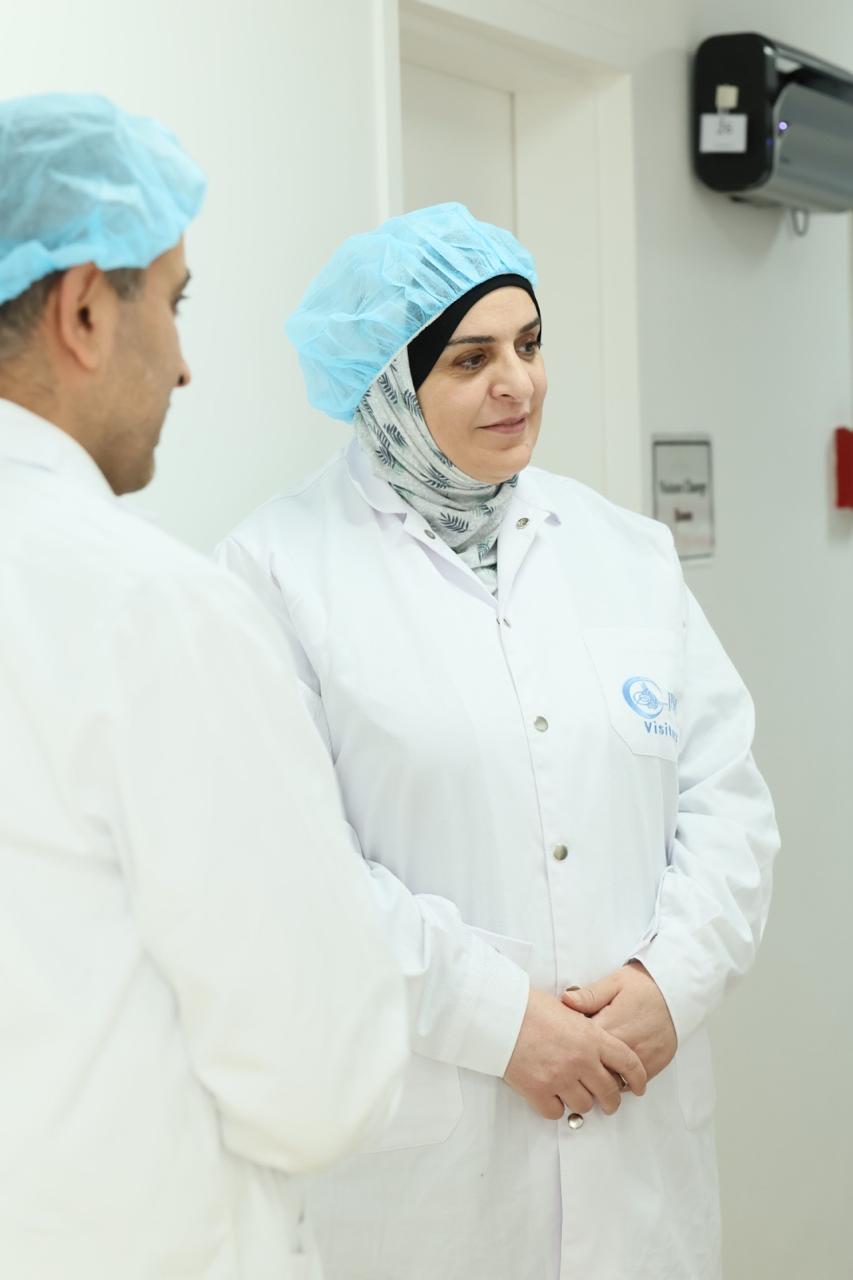 عبيدات تطلع على توسع وتحديث خطوط الإنتاج في أحد مصانع الأدوية