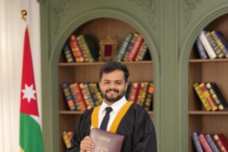 عائلة أبو خالد الحنيني تهنئ ابنهم محمد وليد الحنيني بتخرجه